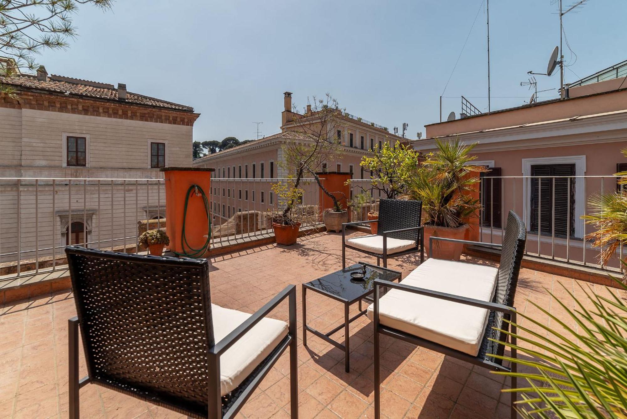 Apartment 2 Bedroom Flat With Vatican Terrace